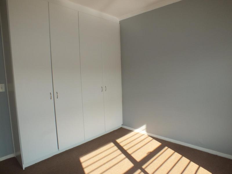 To Let 4 Bedroom Property for Rent in Van Riebeeckshof Western Cape
